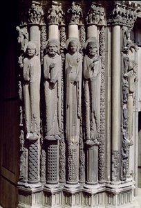 Tuntematon hahmo, kuningas Salomo, Saban kuningatar ja kuningas Daavid, jambfiguurit kuninkaallisesta portaalista, 1140-55 tekijältä French School