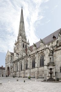 Näkymä Cathedrale Saint Lazare d