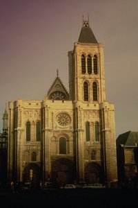 Näkymä läntiseen julkisivuun, alkanut n. 1135 tekijältä French School
