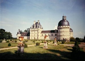 Näkymä itäiselle julkisivulle, rakennus aloitettiin vuonna 1540 tekijältä French School