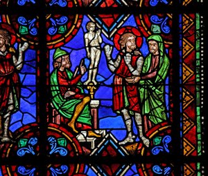Ikkuna w06, joka kuvaa St Julian of Brioude tarinaa - St Ferreol, Julienin ystävä, joka kuoli Diocletianuksen vainojen aikana ja pakotettiin palvomaan epäjumalia tekijältä French School