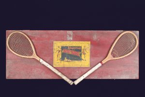 Alkuperäinen laatikko Sphairistike-setille (mäntylaatikko, jossa mailat ja etiketti) tekijältä French and Co.
