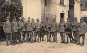 Albumi "GM R:n armeija (ensimmäinen maailmansota)": Stokesin kranaatinheittimien kanssa (s/w-kuva). tekijältä G. Fagnano