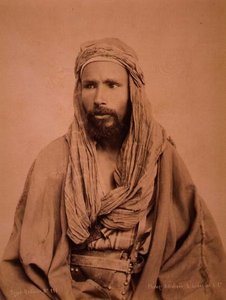 Egyptiläisen beduiinin muotokuva (seepiakuva)