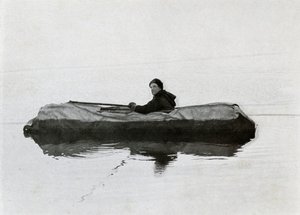 Campbell Afloat in a Kajak, 1911, 1913 tekijältä G. Murray Levick