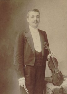 Muotokuva viulisti ja säveltäjä Henri Marteau 1874-1934. tekijältä Gaspard Félix Nadar