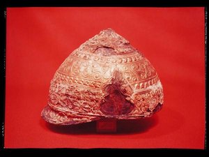 Kypärä, Amfreville, Eure, n. 275-225 eKr. (pronssi, rauta, kulta ja emali) (ks. myös 128301). tekijältä Gaulish