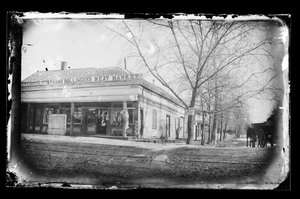 Frank Bollingers Meat Market, Flatbush, Brooklyn, n. 1872-1887 (märkäkollodionin negatiivinen)