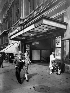 Sisäänkäynti Westminsterin metroasemalle, City of Westminster, Lontoo