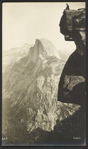 Glacier Point (3200 jalkaa) ja Half Dome (5000 jalkaa).