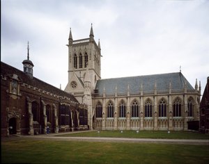 Goottilainen taide: näkymä Richmondin kreivitären vuonna 1511 perustamaan Saint John Collegeen. Kappeli rakennettiin vuonna 1864 Sir George Gilbert Scootin hankkeesta. Cambridgen yliopisto, Englanti