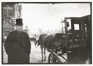 Hevosia vaunuineen Leidsepleinillä Amsterdamissa tekijältä George Hendrik Breitner