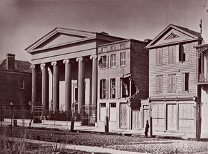Hibernian Hall, Charleston, ca. 1864. finlandès tekijältä George N. Barnard