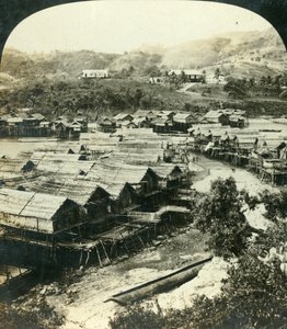 Ela-Varian kylä, Britti-Uusi-Guinea, vuodelta 1909.