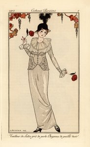 Nainen helmenharmaassa puvussa ja mustassa olkihattussa. Helmenharmaa satiinipuku, musta olkihattu. Käsinvärinen pochoir (stensiili) etsaus George Barbierin kuvituksen mukaan Tommaso Antonginin Journal des Dames et des Modes, Aux Bureaux du Jo tekijältä Georges Barbier