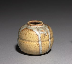 Pieni ruukku, noin 1900 tekijältä Georges Hoentschel