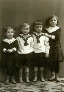 Muotokuva neljästä lapsesta, 1910-luku tekijältä Georgi Vasilievich Trunov
