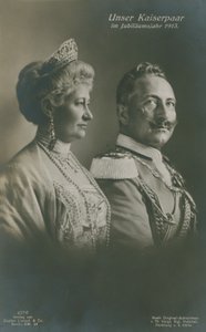 Saksan keisari Vilhelm II ja keisarinna Augusta Victoria hopeisena juhlavuotenaan. tekijältä German Photographer