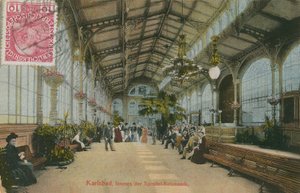Karlsbad - Colonnadin sisällä. Vuonna 1913 lähetetty postikortti. tekijältä German Photographer
