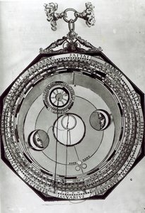 Volvelle, jossa mahdollisesti näkyy Kuun kiertokulku Petrus Apianuksen Astronomicon Caesareumin kuvituksen jälkeen, 1540 tekijältä German School