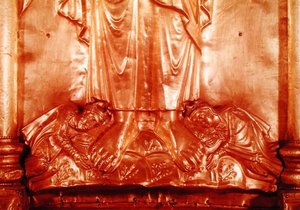Antependiumi, joka kuvaa Kristusta Lunastajaa, yksityiskohta lahjoittajista, Henri II:sta (973-1024) ja hänen vaimostaan Kunigundesta (978-1040) (kulta) (katso myös 158267) tekijältä German School