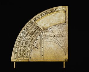 Messinkinen kellotaulu liukusäätimellä valmistettu Saksassa. Säteen koko 12,2 cm. 1300-luvun Firenze, tiedehistorian instituutti ja museo tekijältä German School