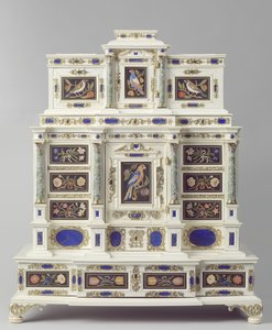 Kaappi valmistettu Augsburgissa, n. 1660-1670 (uurteinen puu) tekijältä German School