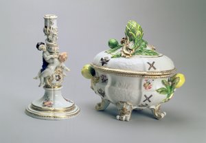 Kynttilänjalka ja katettu kulho St. Andrew Servicestä, Meissen, 1744-5 (posliini)