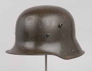 Saksalainen teräskypärä tai Stahlhelm, n. 1916 (kypärä) tekijältä German School