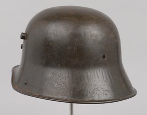 Saksalainen teräskypärä tai "Stahlhelm", n. 1916 (kypärä) tekijältä German School