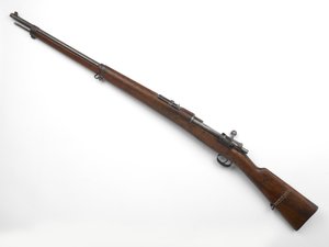 Kenraali Louis Bothan käyttämä Mauser M1896 7,92 mm:n pulttikivääri 1896 tekijältä German School