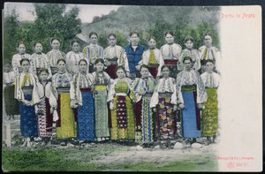 Postikortti, joka kuvaa romanialaista perinteistä pukua Argesin alueella, n. 1900-1910 tekijältä German School