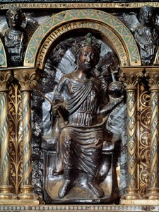 Kaarle Suuren sarkofagi (742-814). Brunswickin keisari Othon IV:n edustus (v. 1175-1218). 1165-1215. Saksa. Aachenin katedraalin palatinuskappeli. tekijältä German School