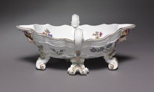 Sauceboat, valmistettu Meissenin posliinitehtaalla, Saksassa, 1735-56 tekijältä German School