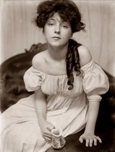 Gertrude Kasebierin muotokuva Evelyn Nesbitistä, n. 1900 (platinaprintti)