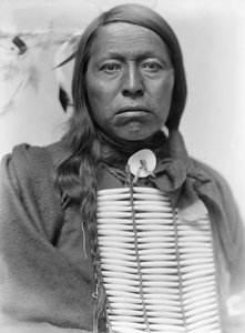 Sioux-päällikkö Flying Hawk, n. 1900 tekijältä Gertrude Käsebier