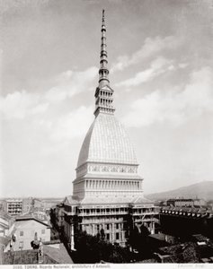 Näkymä Antonellian myyrästä Torinossa, n. 1890 tekijältä Giacomo Brogi