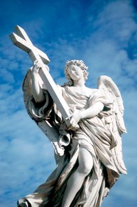 Enkeli kantaa ristiä Ponte St Angelosta, Roomasta, Italiasta, 1669 tekijältä Gian Lorenzo Bernini