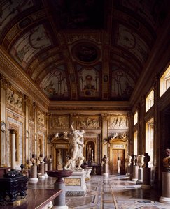 Keisareiden huone Proserpinan raiskauksella keskellä, Gian Lorenzo Bernini, Galleria Borghese, Rooma, Italia tekijältä Gian Lorenzo Bernini