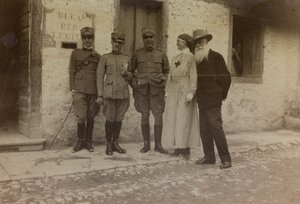 Albumi "Pictures of War II": Punainen Risti ja italialaiset sotilaat (m/v kuva)