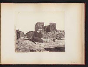 Näkymä Tempio della Fortuna Augustalle Pompejissa, Italiassa Tempio della Fortuna. Pompei (otsikko esineessä)