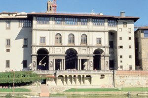 Uffizi-gallerian julkisivu Arnolla tekijältä Giorgio Vasari