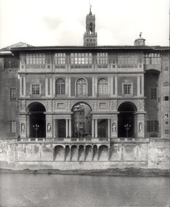 Lungarno Torrigianin Uffizi-gallerian julkisivu tekijältä Giorgio Vasari