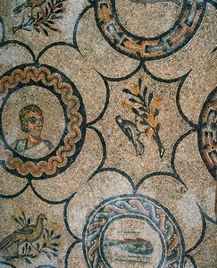 Yksityiskohta varhaiskristillisen Aquileian basilikan lattiasta, Udinen tekijältä Phillipe de Marlier