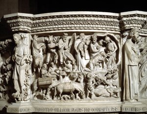 Yksityiskohta Giovanni Pisanon (1248-1314) toteuttamista tuolin reliefeistä: tieteiden matka ja palvonta (Yksityiskohta marmorisaarnatuolien reliefeistä, maagien matkasta ja palvonnasta) 1302-1311 Pisan katedraali (Duomo di Pisa), Italia tekijältä Giovanni Pisano