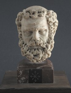 Parrakkaan miehen pää, 1312-1314 tekijältä Giovanni Pisano