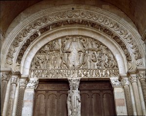 Romaaninen taide: Tympan veistetty edustamaan viimeistä tuomiota. Mestari Gislebertuksen (n. 1130-1140) veistos. Cathedrale Saint-Lazare (Saint Lazare
