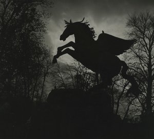 Pegasus-patsas Mirabellin puutarhassa tekijältä Godfrey Macdominic