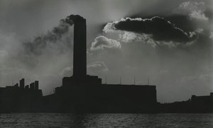 Thamesin puoleinen voimalaitos, Lontoo 1950-luku tekijältä Godfrey Macdominic