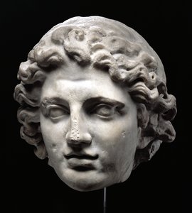 Aleksanteri Suuren (356-323 eKr.) kolossaalinen pää (marmori)